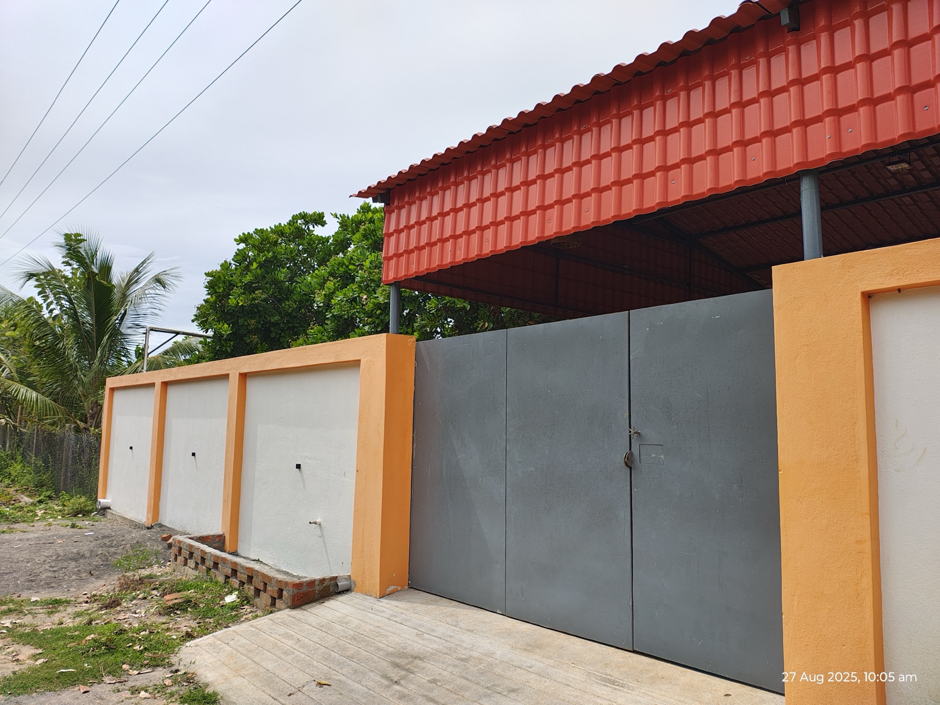 Front entrance of VinES Farmstay with welcoming porch
